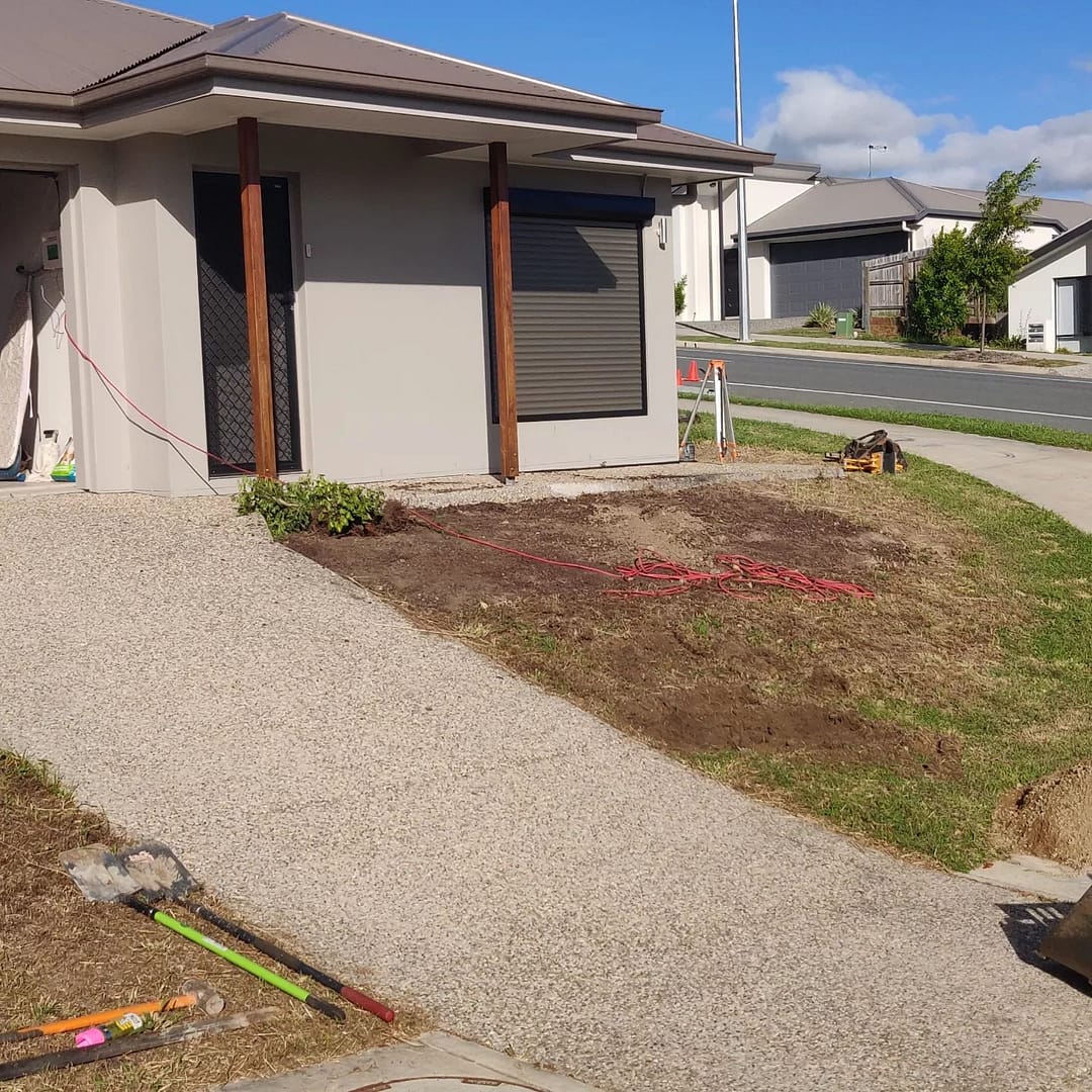 Timber look concrete retaining wall build and removed the front yard slope. Completed drainage system installation, road base fill, and compaction with fence brackets on top for future decking to extend from the front porch out the entire area.