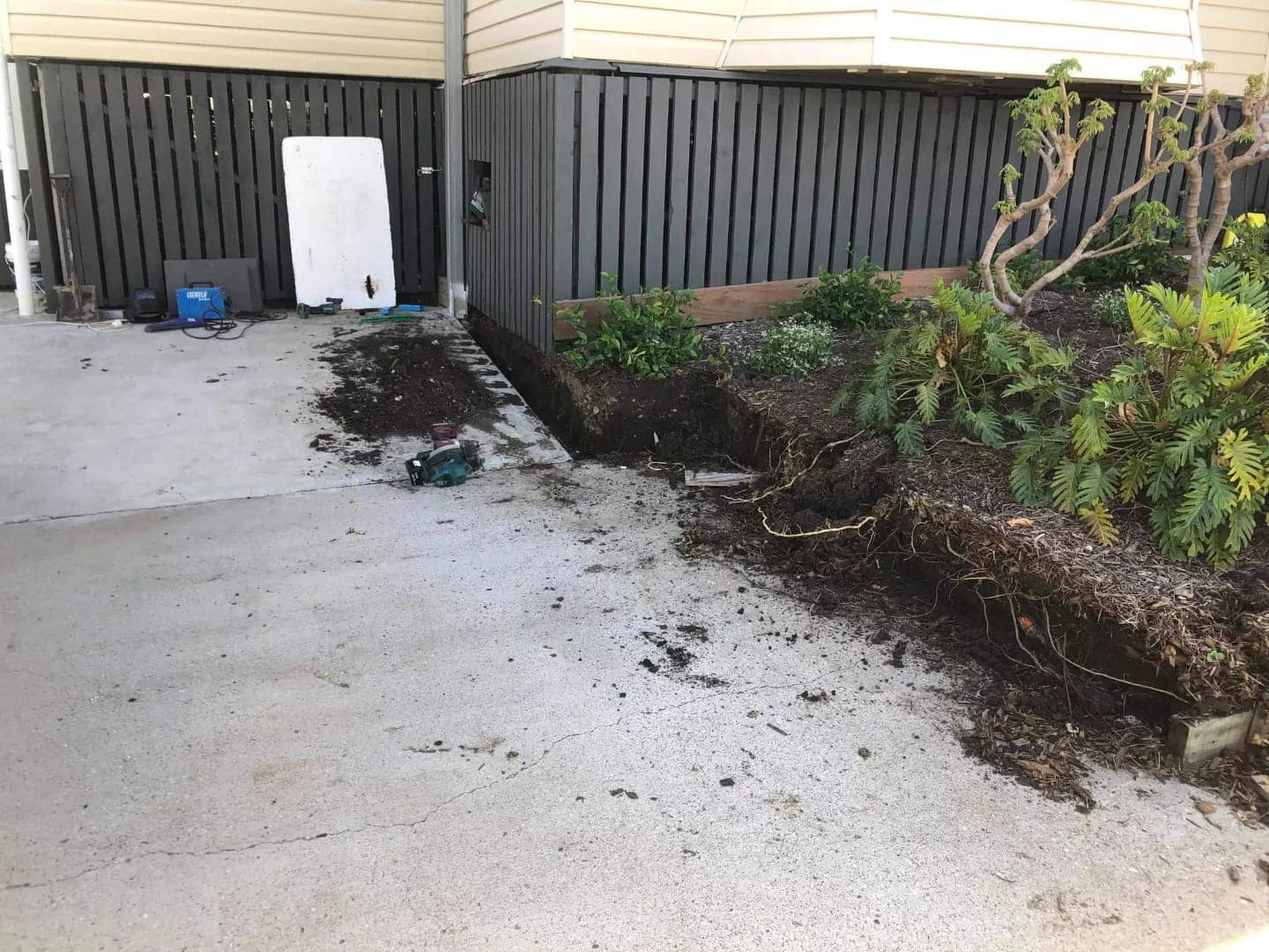 Uneven slopes and tired gardens this client wanted a change Ipswich front yard landscaping. Large amounts of excavation and dirt removal. New charcoal concrete sleeper retaining wall installed on 2 sides with stairs.
Boldstone garden edging and returfed. Great results, thanks Chris