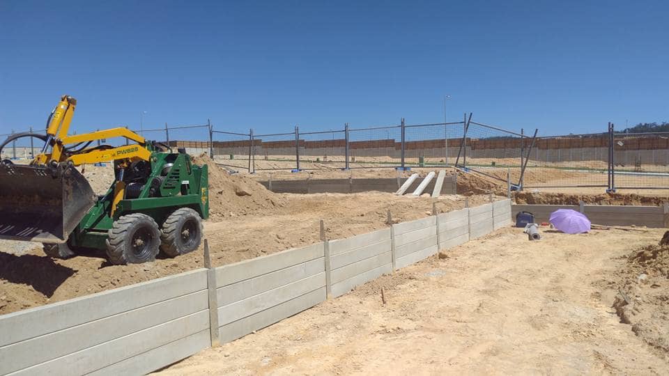 Fencing Retaining walls complete and backfilled