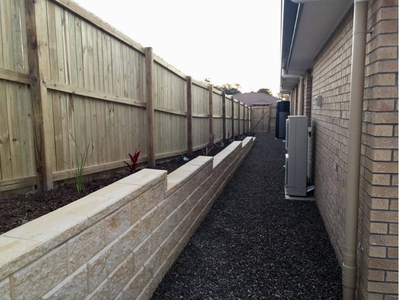 Thanks to Richie OConnell for utilising Rogers Little Loaders to build one hell of a fence. Looks great Richie