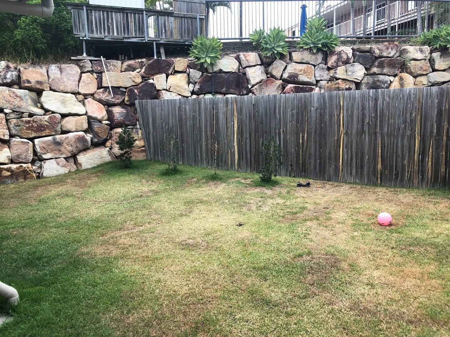 Retaining wall garden bed