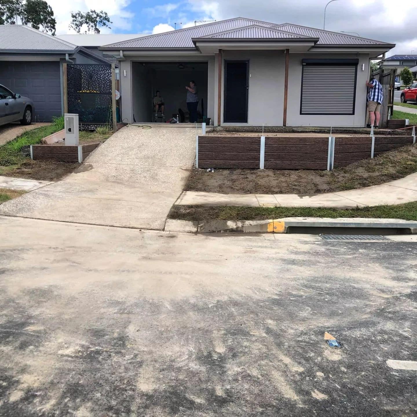 Timber look concrete retaining wall build and removed the front yard slope