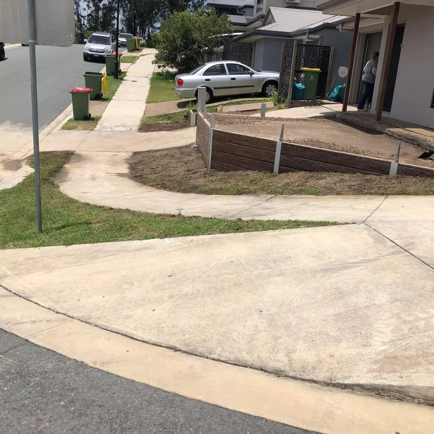 Timber look concrete retaining wall build and removed the front yard slope