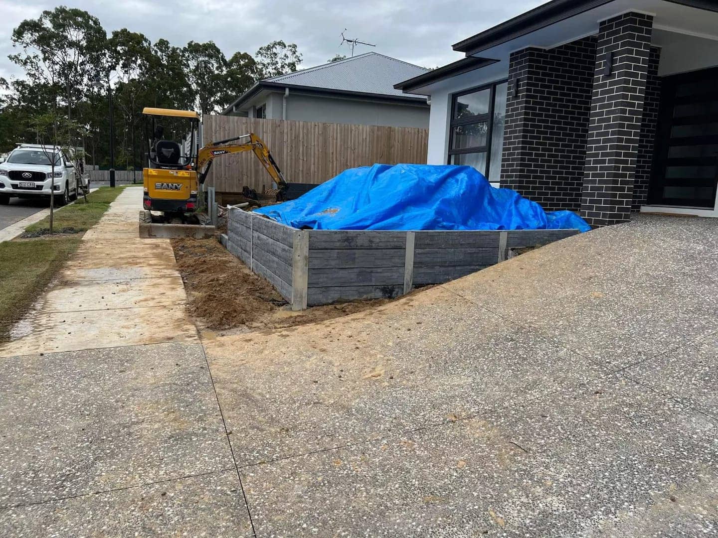 Hard scape Landscapers or experienced labourers wanted for immediate start completing all aspects of landscaping with the Rogers Little Loaders team.